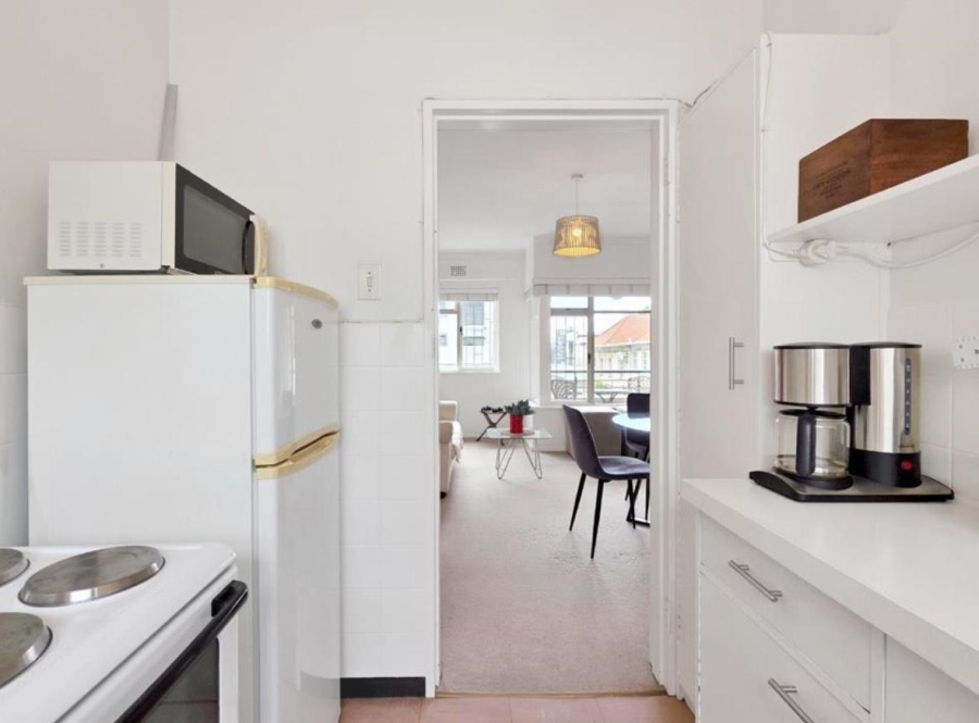 To Let 1 Bedroom Property for Rent in Sea Point Western Cape